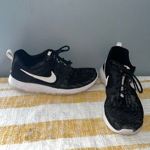 Nike Black Tennis Shoes